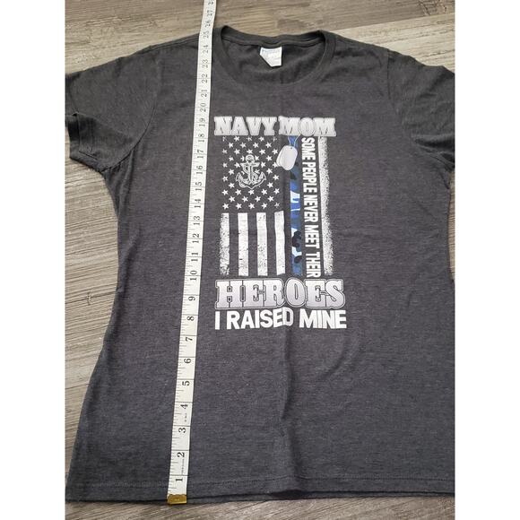 Navy Mom Some People Never Meet Their Heroes I Raised Mine Short Sleeved Shirt - Picture 5 of 7